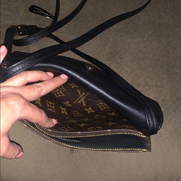 Louis Vuitton crossbody - Picture 7 of 8